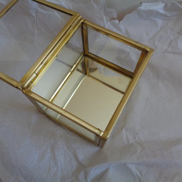 SQUARE MINI RING AND DISPLAY BOX by Ettika in gold NIB - Picture 4 of 7